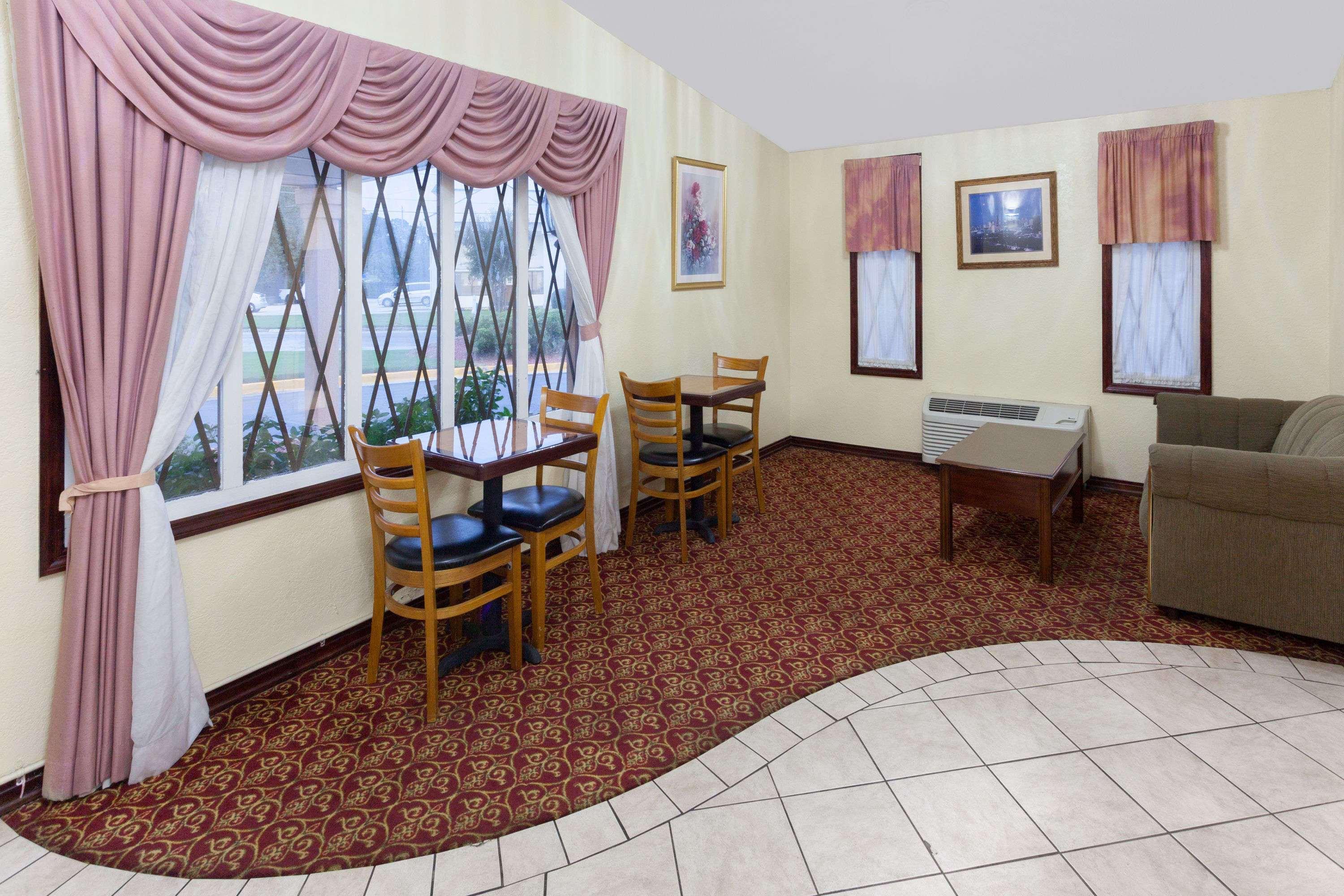 Knights Inn - Такер Экстерьер фото